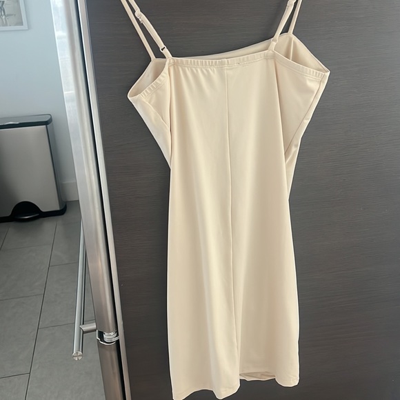 Mini cream dress with cinch waist size XS - Picture 2 of 3